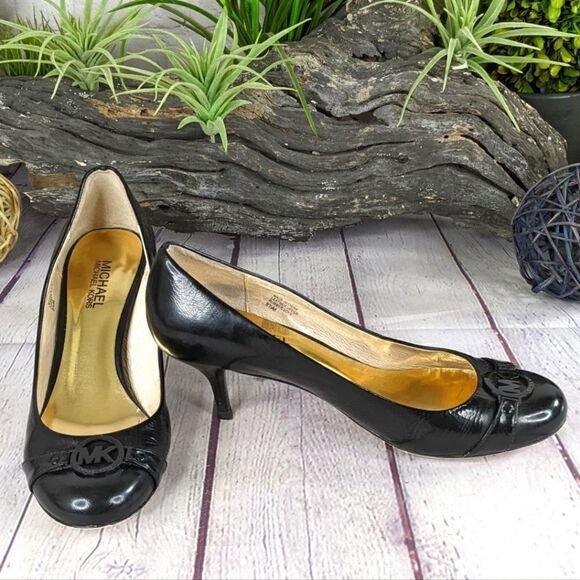 Michael Kors Fulton Mid Pumps - Picture 1 of 9